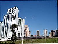 O trem e edif�cios em �guas Claras-Foto:REVOREDO