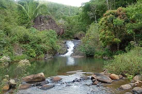 CRREGO NA ZONA DA MATA EM MURICI-AL-FOTO:JOSE MENDES - MURICI - AL