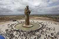 Canindé - Estátua de São Francisco,o maior monumento sacro do mundo,em Canindé-CE