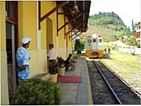 Trem de passageiro na esta��o, Por Mauro Zambon Filho