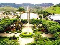 Praça e Igreja Matriz de N.Sra.das Dores-Foto:Marcos Stinghel