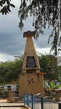 Nova Venécia - Monumento em homenagem ao Imigrante Italiano em Nova Venécia-ES-Foto:Sergio Falcetti