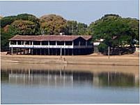 Famosa Casa de  Forr� de Brit�nia, Por RONALD �ZIO