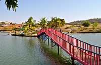 Palmeiras de Goiás - Palmeiras de Goiás-GO-Ponte para a Ilha no Lago Municipal-Foto:Arolldo Costa Oliveira