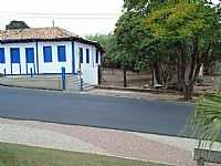Cascalho Rico - Cascalho Rico-MG-Árvores ao lado do Casarão-Foto:Anivaldo Gonçalves