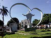 Coração de Jesus - Praça da Matriz e o símbolo da cidade de Coração de Jesus-MG-Foto:Rômulo Henok