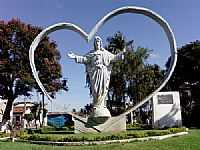 Coração de Jesus - Praça da Matriz e o símbolo da cidade de Coração de Jesus-MG-Foto:Rômulo Henok