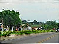Casas �s margens da Rodovia-Foto:PEDRO PAULO