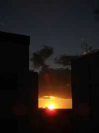 Janaúba - Janaúba-MG-Pôr do Sol entre os prédios-Foto:FSathler