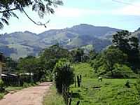 Paraisópolis - Área rural e ao fundo a Serra dos Martins em Paraisópolis-MG-Foto:aisfer