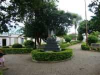Praça, no centro da cidade, Por LANA
