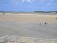 Barra de São Miguel - Praia das Conchas com Maré Baixa, ao fundo Praia do Gunga-Foto:Fernando Carvalho