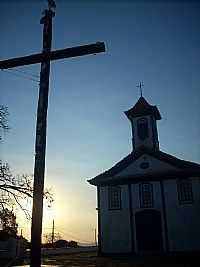 Sopa - Sopa-MG-Cruzeiro em frente a Igreja de Santa Rita-Foto:Alysson Prates
