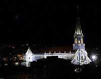 Três Corações - Matriz da Sagrada Família, vista noturna-Foto:ampaix