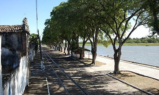 TRILHOS NA AV. BEIRA RIO EM BELMONTE-BA-FOTO:UMBERTO FERREIRA - BELMONTE - BA