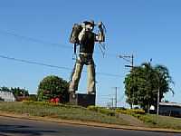 Cassilândia - Peão no trevo de entrada de Cassilândia-Foto:Altemiro Olinto Cris…