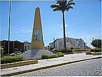 Obelisco ao Papacaça e Igreja de Bom Conselho-Foto:tenorio cavalcante