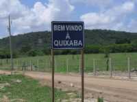 Quixabá - entrada de Quixaba., Por Camila.