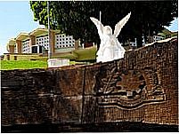 Anjo na pra�a da Igreja Matriz em S�o Miguel do Igua�u-Foto:Andr� Bonacin