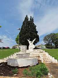 São Miguel do Iguaçu - São Miguel do Iguaçu-PR-Escultura na entrada da Paróquia de São Miguel-Foto:Ricardo Mercadante