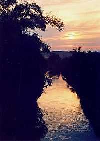 Cachoeiras de Macacu - Pôr do Sol no Rio Macacu em Cachoeiras de Macacu-Foto:André Confort Rodrigues