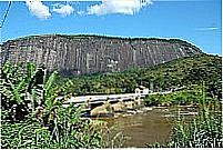 Pedra e Rio Paraibuna em Comendador Levy Gasparian-Foto:Aelson Faria Amaral