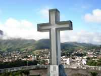Valença - Cruzeiro com os morros em volta da cidade, Por Mércia Silva