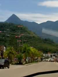 Xerém - Vista da pedra da Congonha <tirada na Pça. Mantiqueira, Por Rejane A Assumpção