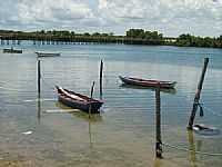 Guamaré - Barcos de pesca no Rio Miasaba e ao fundo a ponte em Guamaré-Foto:Moacir Reinaldo