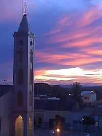 Luís Gomes - Torre da Igreja de Santana ao pôr do sol em Luís Gomes-Foto:Dedé de Zé Luca