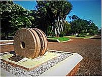 Monumento na pra�a central de Alegria-Foto:Diogo Radons