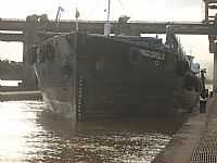 Bom Retiro do Sul - Bom Retiro do Sul-RS-Barco passando pela Eclusa-Foto:Josias Porciuncula Obes