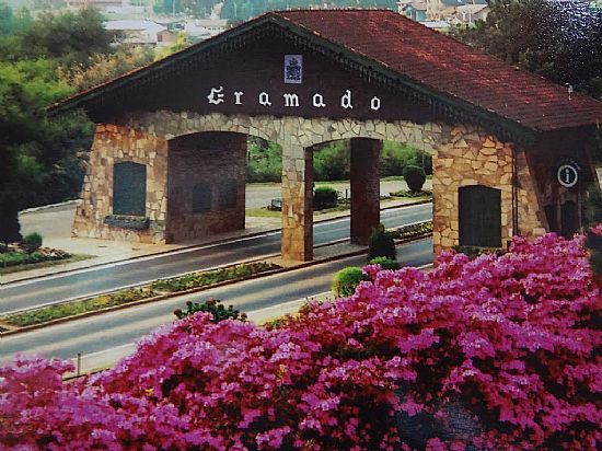 GRAMADO-RS-PORTAL DE ENTRADA DA CIDADE-FOTO:PE. EDINISIO PEREIRA - GRAMADO - RS