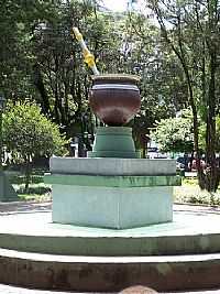Passo Fundo - Passo Fundo-RS-Monumento A Cuia na praça central-Foto:Edilson V Benvenutti