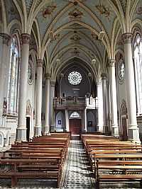 Vacaria - Interior da Catedral N.Sra.de Oliveira em Vacaria-RS-Foto:Sidnei Recco