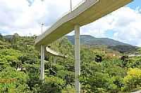 Nova Trento - Passarela de acesso ao Santuário de Nova Trento-SC-Foto:Romão