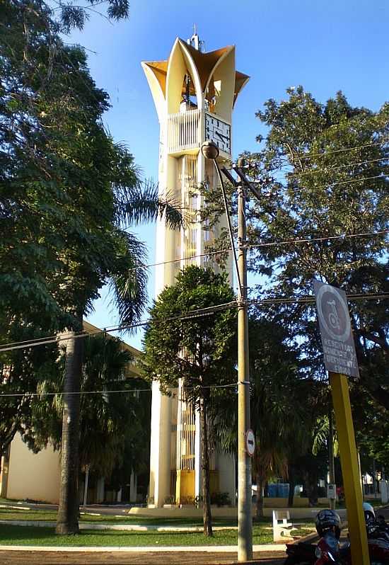 BARIRI-SP-TORRE E RELÓGIO DA MATRIZ DE N.SRA.DAS DORES-FOTO:PEDRO AGUINALDO - BARIRI - SP