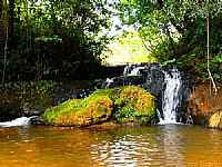 Garça - Pequena Cachoeira com uma piscina natural por Luciano Rizzieri