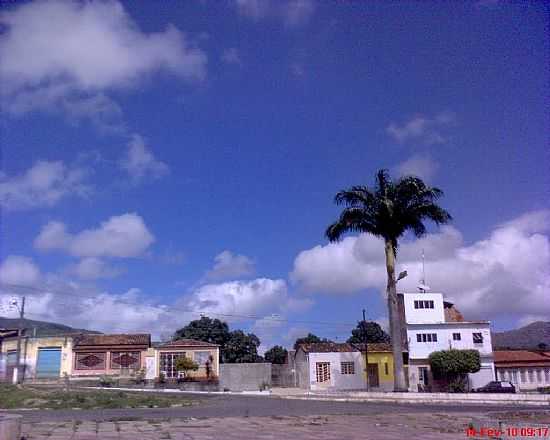 RUA FREI EDUARDO EM PINDOBAU-BA-FOTO:ANTONIO MACEDO ROCHA - PINDOBAU - BA