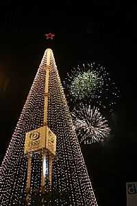 Itu - Itu-SP-Árvore de Natal no Plaza Shopping com 84 mts de altura-Foto:www.itu.com.br/