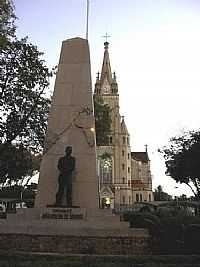 Jaú - Estátua do comandante João Ribeiro de Barros
Foto: Jose Ildefonso/ Panorâmio