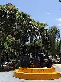 Mogi das Cruzes - Mogi das Cruzes-SP-Praça Francisca de Campo Mello Freire-Praça do Trator-Foto:Daniel Souza Lima