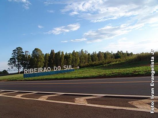 TREVO DE ACESSO EM RIBEIRO DO SUL-SP-FOTO:IVAN EVANGELISTA JR - RIBEIRO DO SUL - SP