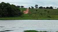 Sud Mennucci - Lago e estrada para o Recanto Primavera em Sud Mennucci-SP-Foto:Sergio Loebel