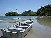 Ubatuba - Barco na praia de Ubatumirim em Ubatuba-SP-Foto:Nilson Kabuki