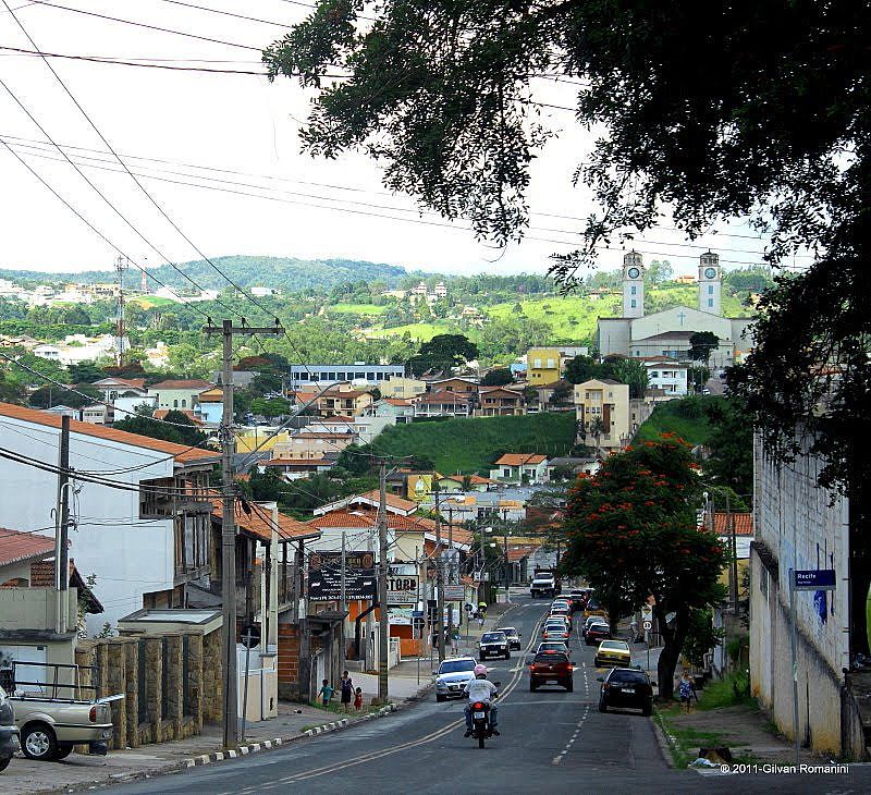 VINHEDO-SP-AVENIDA BRASIL-FOTO:G. ROMANINI - VINHEDO - SP