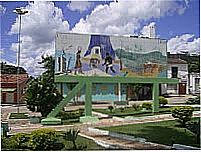 Mural na praça-Foto:Scaravonati