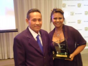 Os s�cios da Marac� Turismo, Patricia e Francisco recebendo o Pr�mio Marketing Empreendedores 2010, em S�o Paulo.