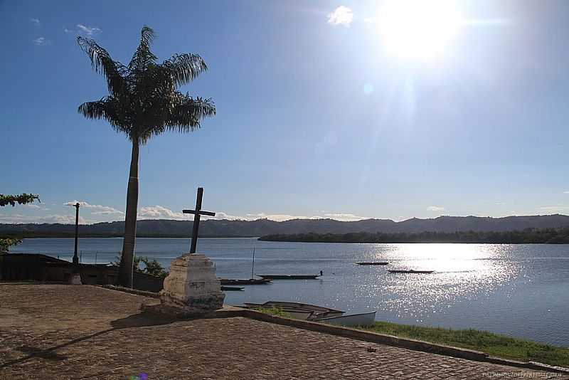 SANTIAGO DO IGUAP-BA-CRUZEIRO EM FRENTE A MATRIZ DE SO THIAGO-FOTO:PATRIMONIOESPIRITUAL. - SANTIAGO DO IGUAP - BA