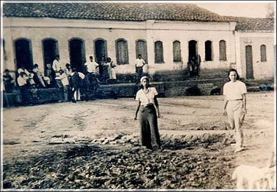 ASPECTO DA PRAA AUGUSTO TORRES NOS NO FINAL DA DCADA DE 1940 - SO DESIDRIO - BA